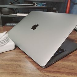 MacBook Pro Laptop, Touchbar, 19