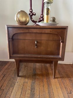 BEAUTIFUL VINTAGE WOOD SIDE TABLE WITH DRAWER $350 OBO