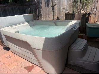 2020 HotSpring Freeflow Azure 4-Person Hot Tub | Excellent Condition | 110V/220V