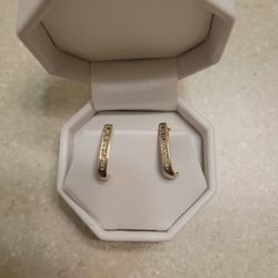 14 K Gold Diamond Earrings.  Weight Is 2 2 Grams 