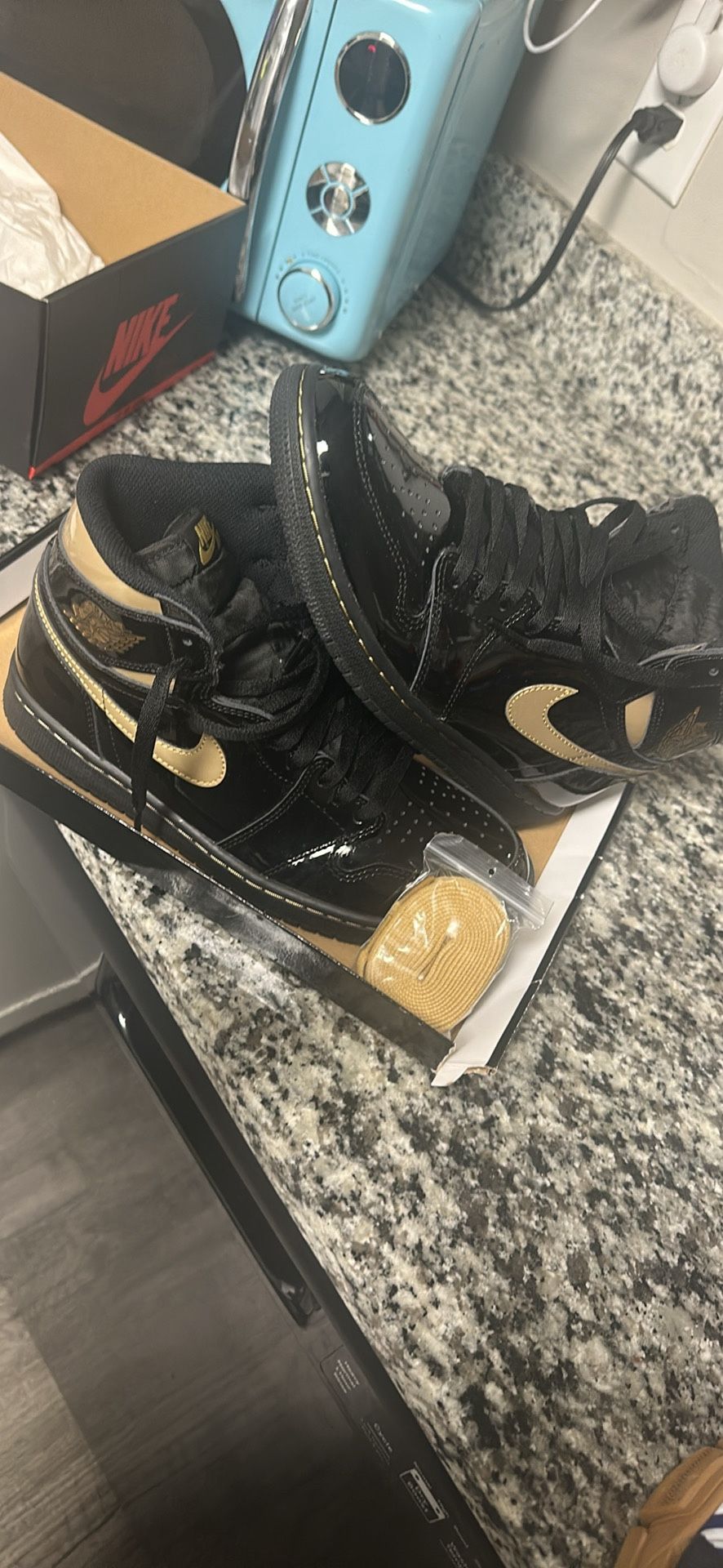 Authentic Gucci Shoes/boots And Black Metal And Gold Retro Jordan 1