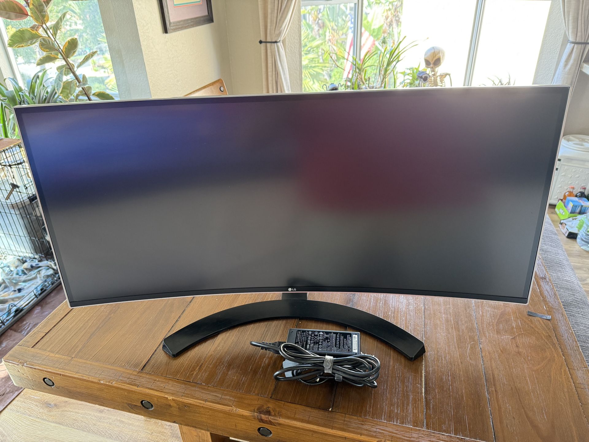 LG 34UC80-B 34-Inch 21:9 Curved UltraWide QHD IPS Monitor with USB Quick Charge