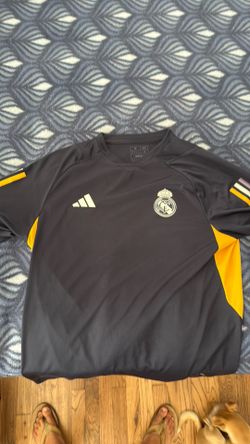 Real Madrid Futbol Soccer Practice Jersey Medium