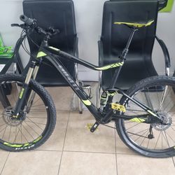 Giant Stance size XL, 27.5 wheel size. Full suspension, front Axon 32mm, back epixon R. Pedals Comet F50. 19 speeds.