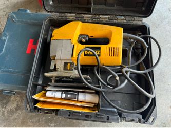 DeWalt DW318 Orbital Jigsaw + Case