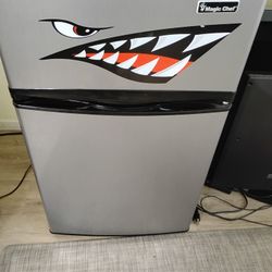 Magic Chef Mini Refrigerator 