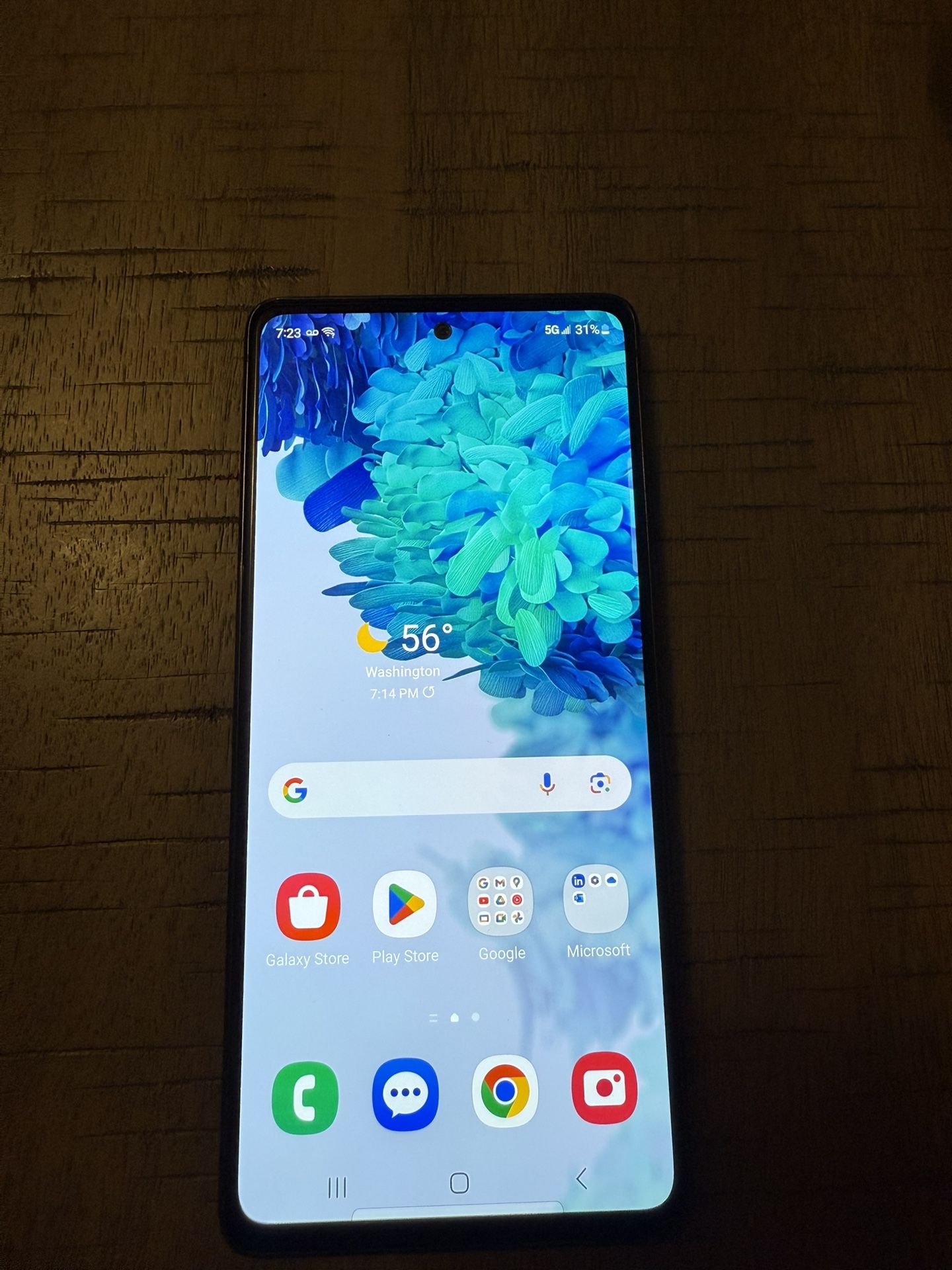 Galaxy S20 FE 5G  1 Year of Phone Service Included
