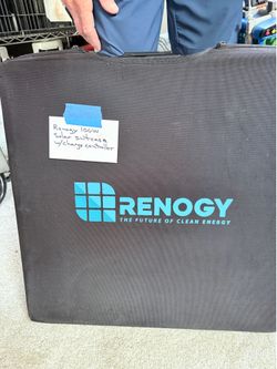 Renogy 100 W solar panel suitcase
