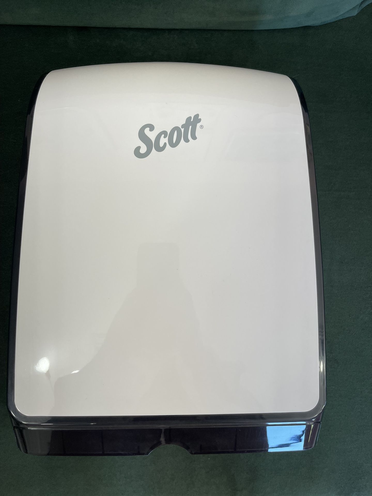 Scott Manual Paper Towel Dispenser