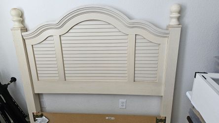 Queen bedroom set  Ashley Furniture