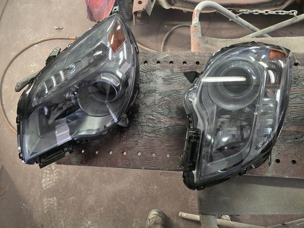 2012 CHEVY EQUINOX LTZ  HEADLIGHTS