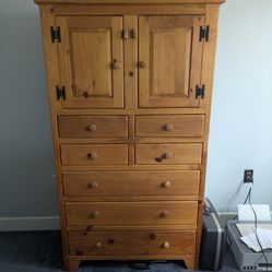 Solid Wood Dresser With Cabinet Top 