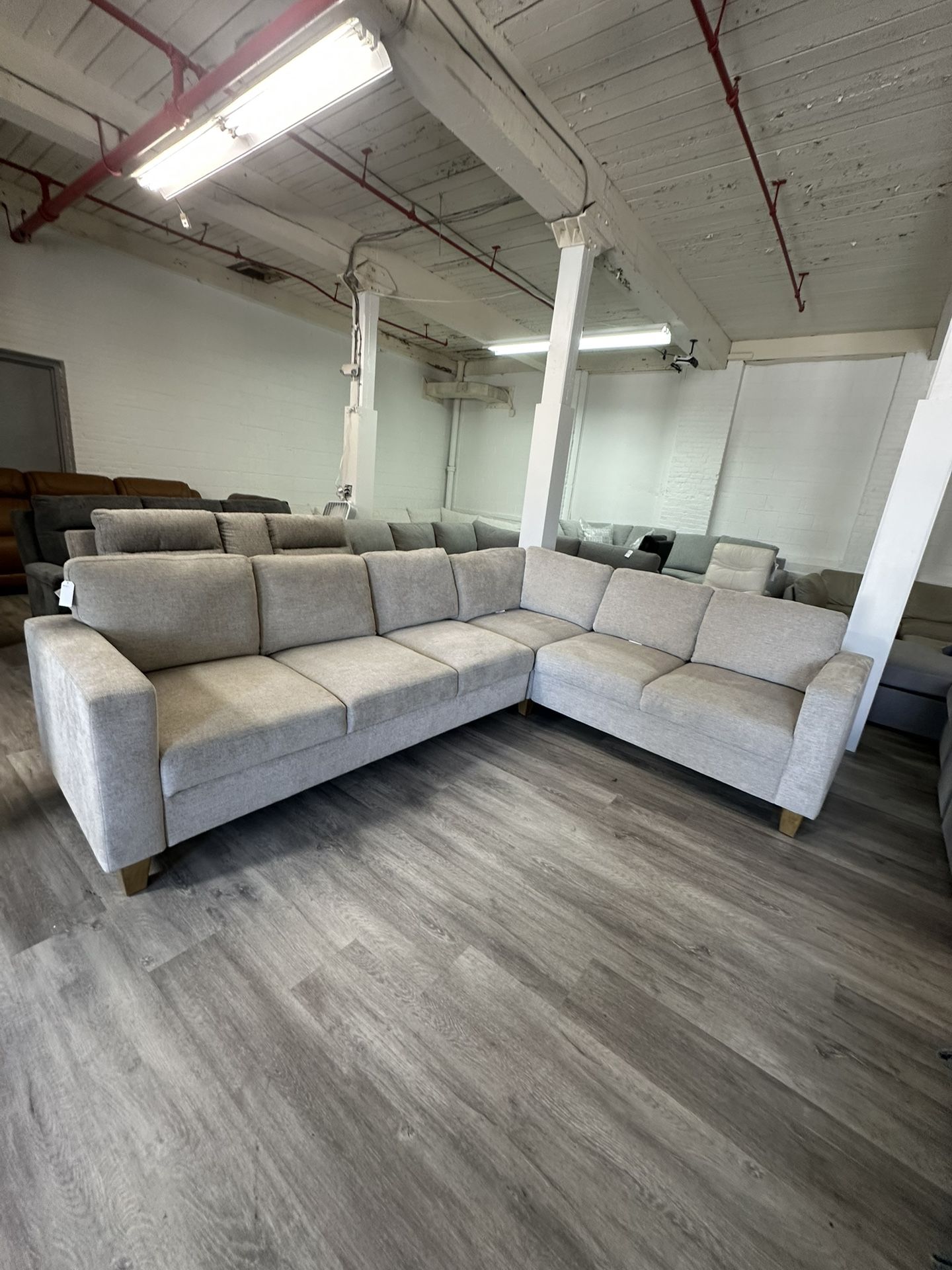 Pre-Owned Thomasville Dillard Sleeper Sectional! Delivery And Financing Available!