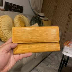 Louis Vuitton Burnt Orange Epi Leather 4-Ring Key Holder Wallet