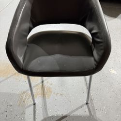 2 Types Of Chairs Leather And Fabric Check Description