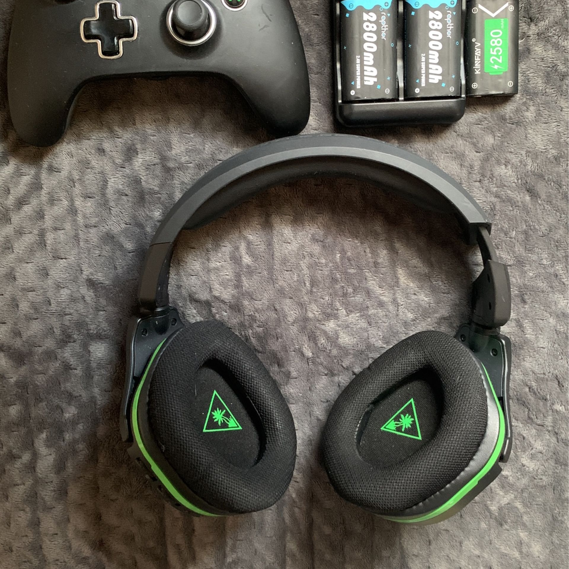 Turtle Beach Stealth 600 Wireless Gen2 Headset w/Xbox One Controller w/trigger Stops And One Pedal And Rechargeable Batteries 