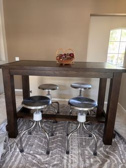 Dining room Table and Bar Stools