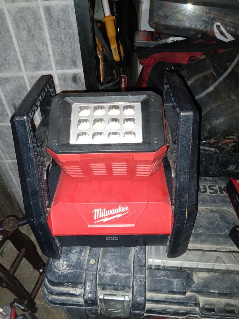 Milwaukee M18 Trueview LED HP Flood Light for Sale in Bell Gardens, CA  OfferUp