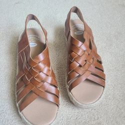 Women's Shoe Size 6M