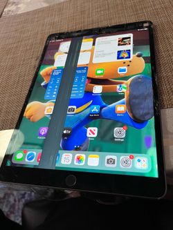 iPad Air 3rd gen 256gb memory. Cracked front screen