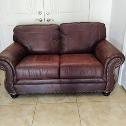 Beautiful Almost NEW Loveseat