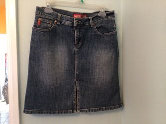 Girl skirt brand Guess size M  waist 30”
