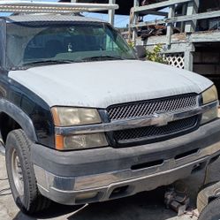 Parts only 2004 Chevy 2500