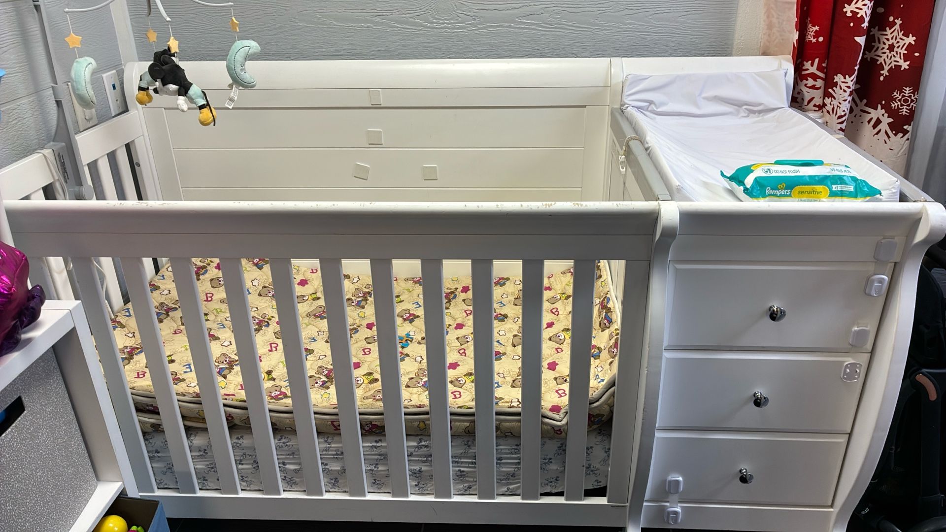 DaVinci Kalani 4-in-1 Convertible Crib and Changer Combo in White