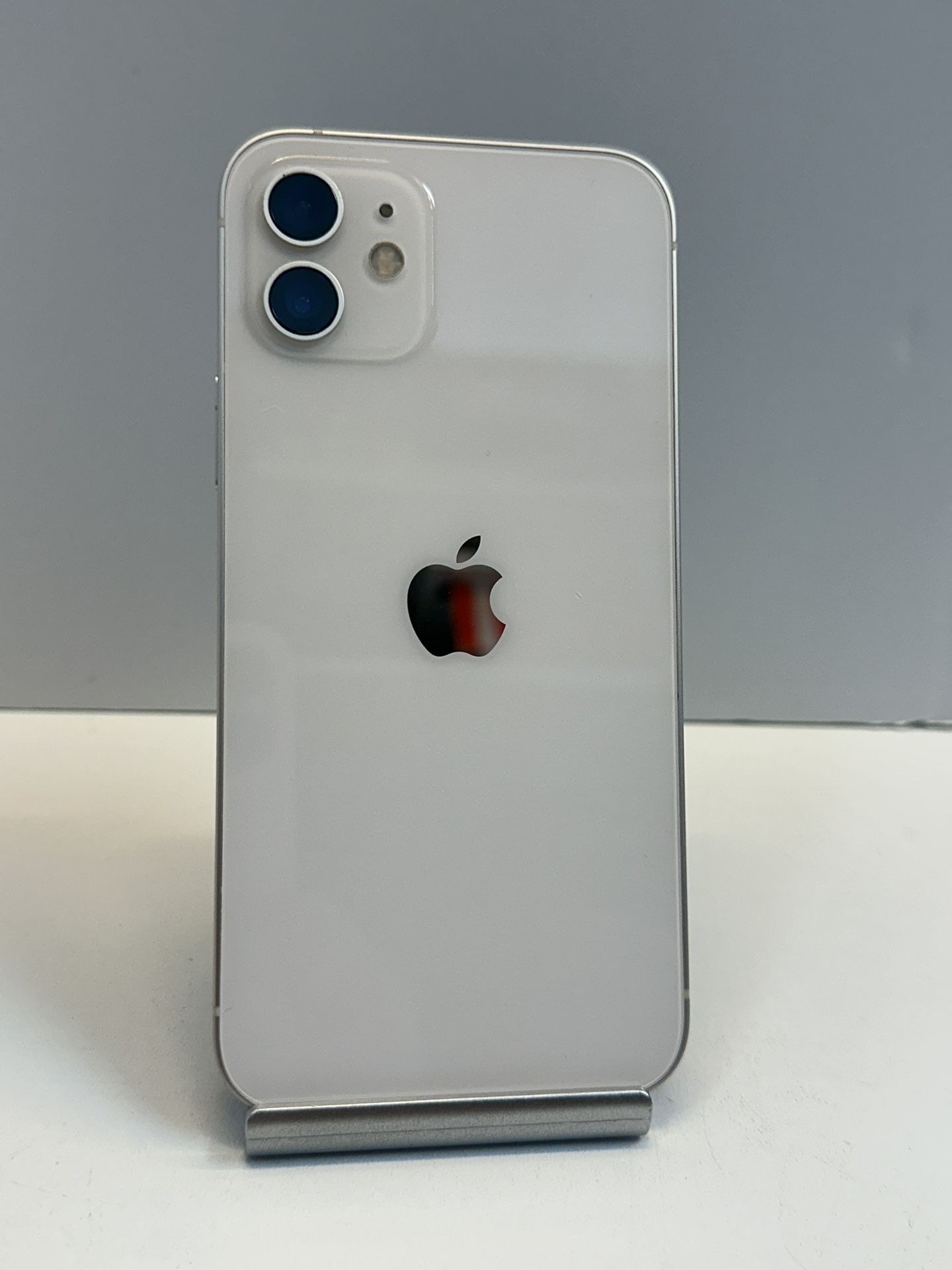 Apple iPhone 12 64gb. ( Unlocked Cellphone )