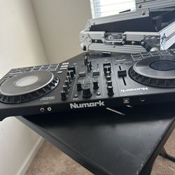Numark Platinum DJ Mixer ,w Case , And Headphones 