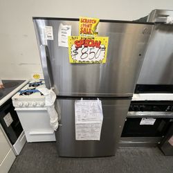 New scratch and dent Ge Top freezer fridge New open box working perfectly 📦 with warranty 
