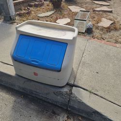 STEP 2 TOYBOX.     FREE