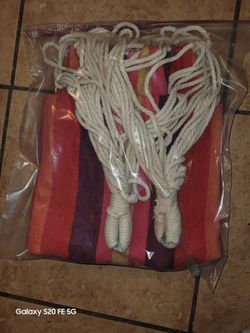 I bought this hammock recently and used it for a week; it is still in about 80% new condition.
