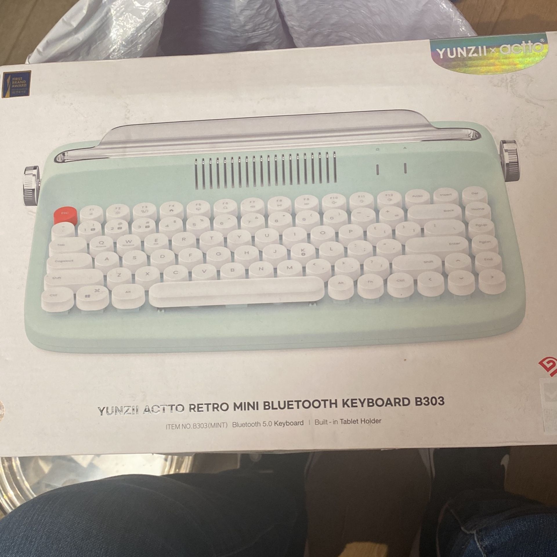 Mini Bluetooth keyboard