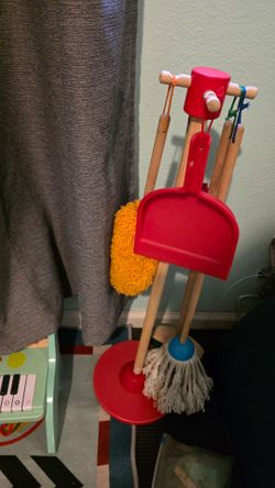 Melissa and Doug cleaning set