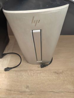 HP Envy desk top computer with monitor