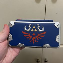 Limited Edition Hylian Shield 2DS XL Link Between Worlds Bundle