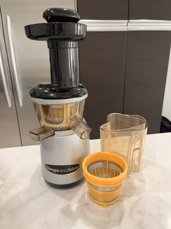 Omega Fruit and Vegetable Juicer