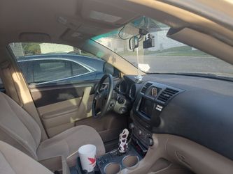 Toyota highlander 2012 runs and drive