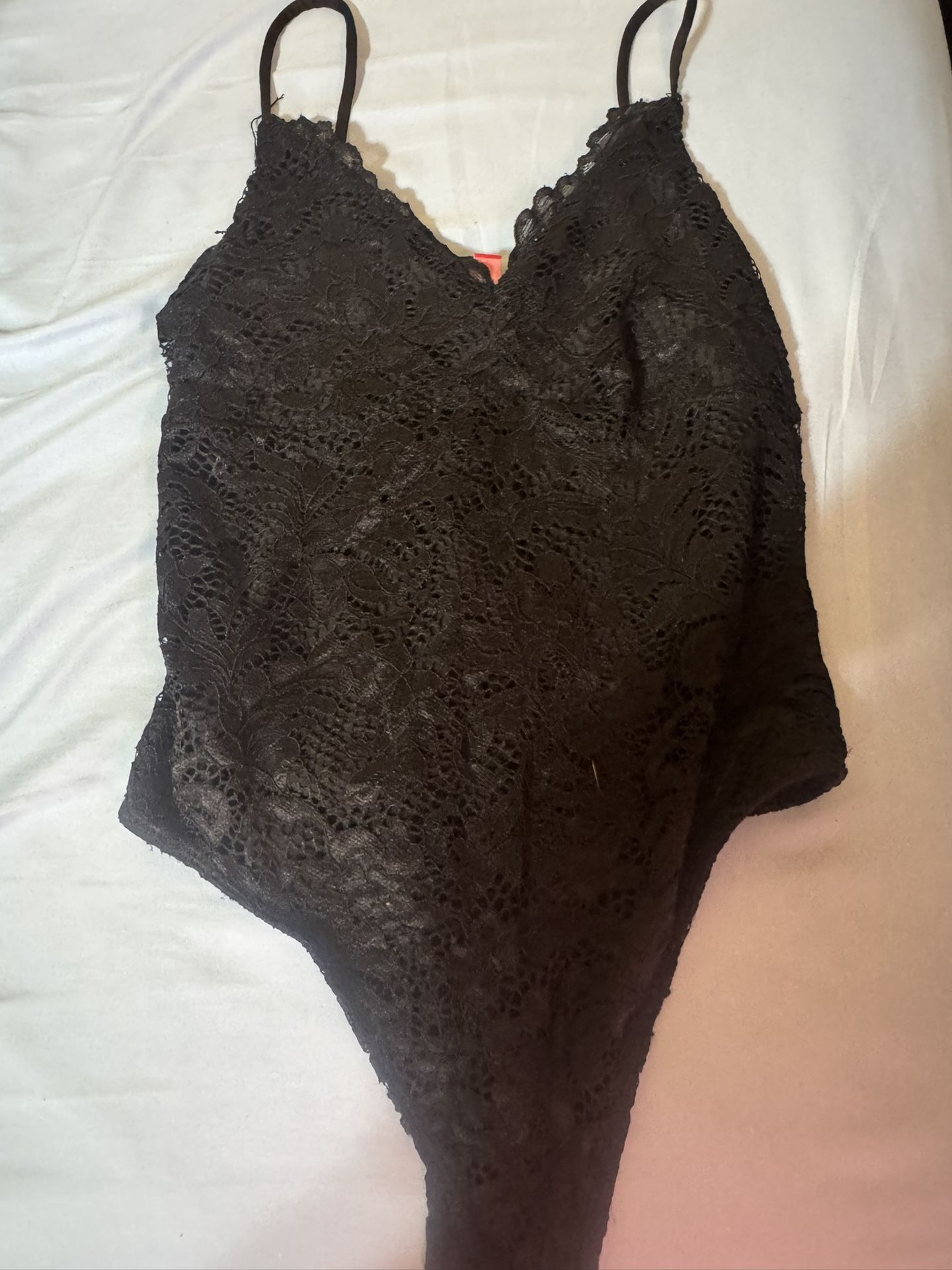 Guess- Women Clothing