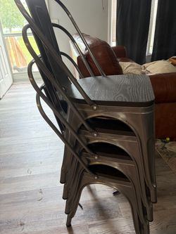 4 Metal farmhouse chairs