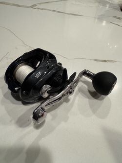 Daiwa Lexa 300 salt water fishing casting reel. Ready to go