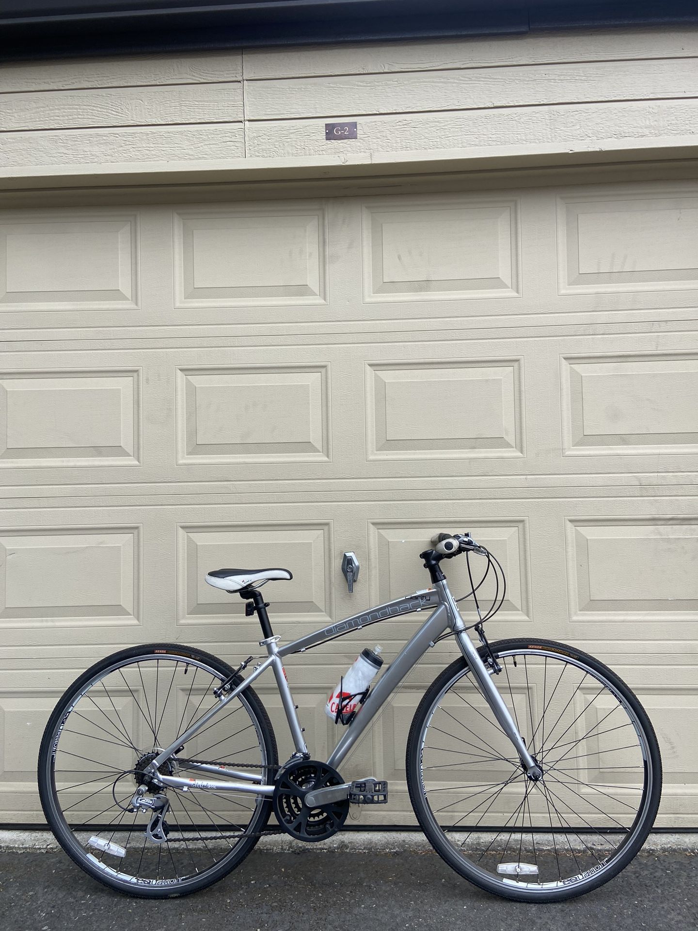 Diamondback Clarity Women’s Fitness Hybrid Bike – 700c – 21-Speed – Medium 17” – Bicycle Aluminium