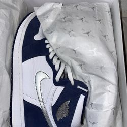 $350For Both 9.5  Jordan 1 High OG 