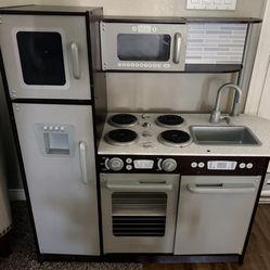 Kid Kraft Play Kitchen
