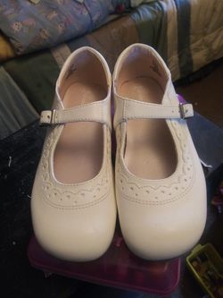 Bonitos zapatos de niña
