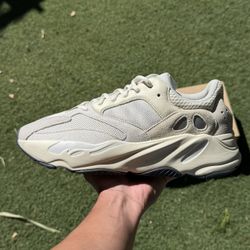 Yeezy 700 Analog 