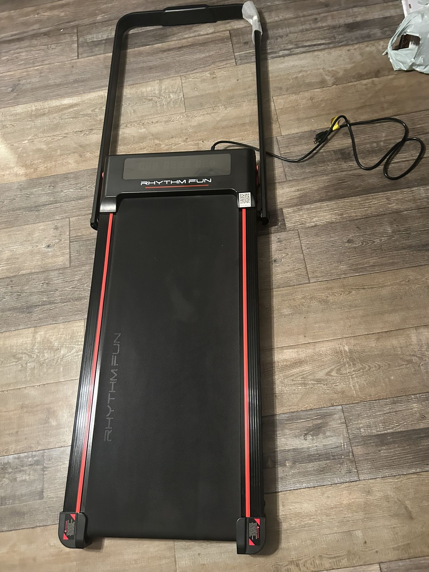 RHYTHM FUN Treadmill with Incline