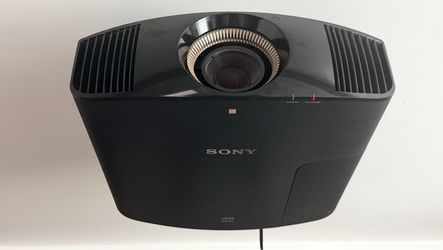 43 lamp hours Sony True 4K SXRD Projector OBO