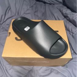 Yeezy Slide Onyx Size 10 Brand New 